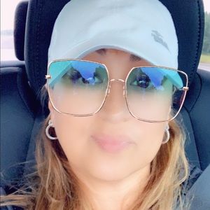 Meet your Posher, Carmen